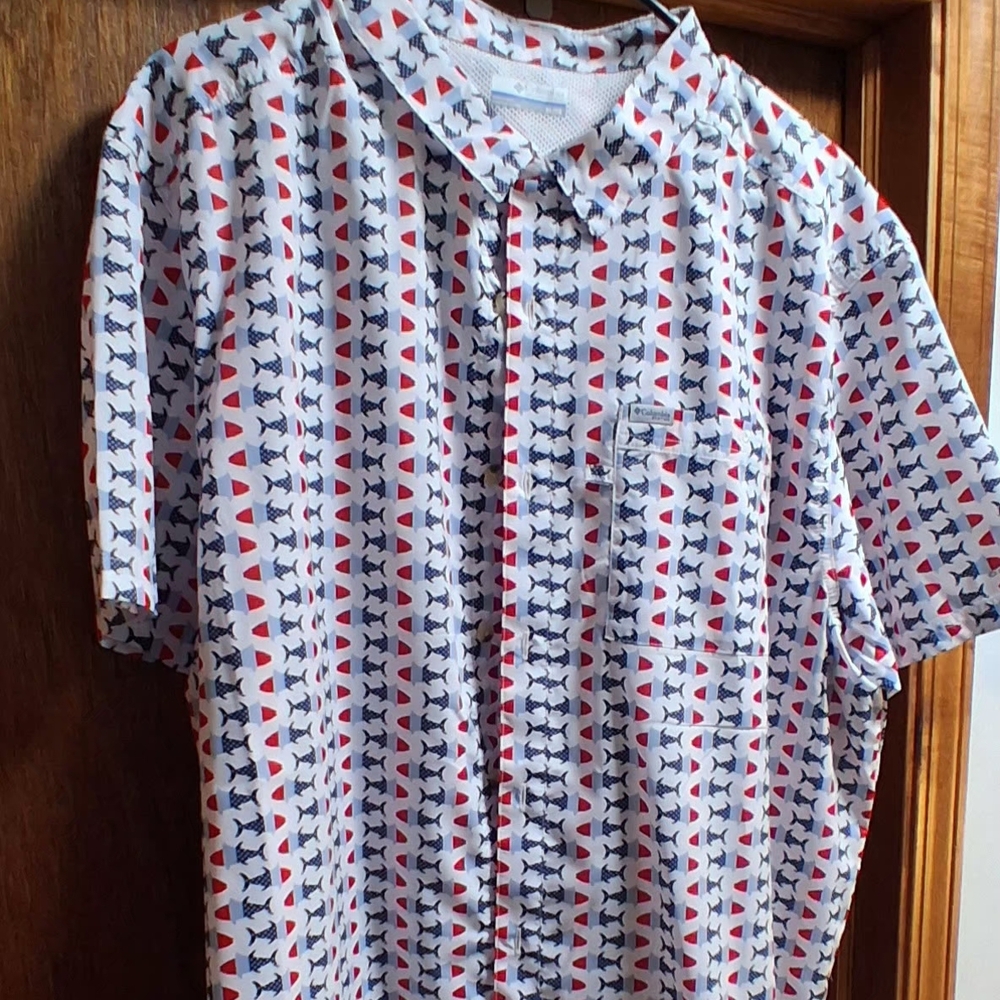 Columbia Men's XL Red and Blue Patterned Button Down Shirt NWOT